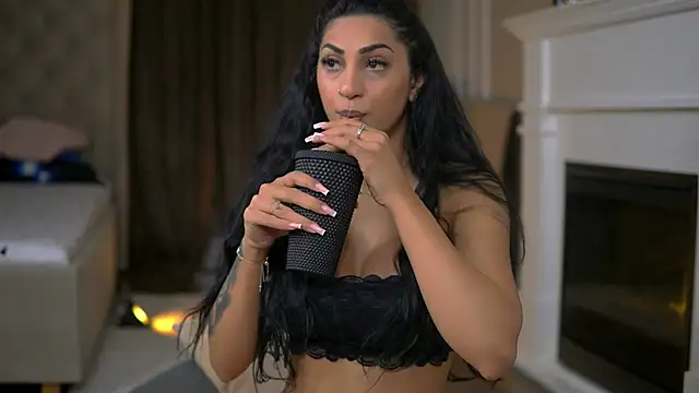 Snapshot of EmaHallee chatting on February 8, 2026, 6:00 am EmaHallee online show from February 8, 2026, 6:00 am