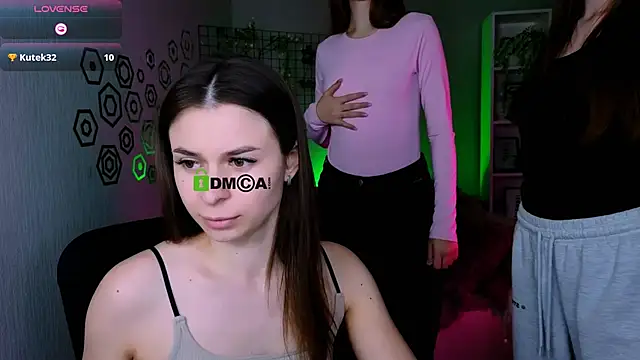 Snapshot of nekky_mouse chatting on November 19, 2025, 10:37 am nekky mouse online show from November 19, 2025, 10:37 am