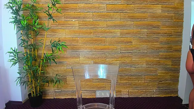 Cupcake Izzy online show from April 15, 2026, 4:40 am