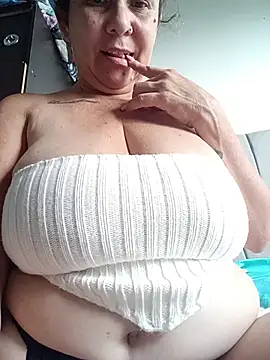 Snapshot of SinisterBabe chatting on November 18, 2025, 12:30 pm SinisterBabe online show from November 18, 2025, 12:30 pm