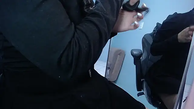 Snapshot of victoria_hernandez_t_ chatting on November 19, 2025, 1:11 pm victoria hernandez t online show from November 19, 2025, 1:11 pm