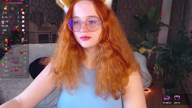LunaSweet18 online show from October 18, 2025, 11:45 am