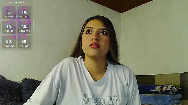 Snapshot of Sophie_petit1 chatting on September 30, 2025, 2:12 pm Sophie petit1 online show from September 30, 2025, 2:12 pm