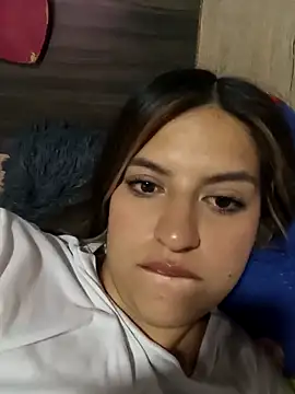 Snapshot of Sophie_petit1 chatting on October 5, 2025, 1:18 am Sophie petit1 online show from October 5, 2025, 1:18 am