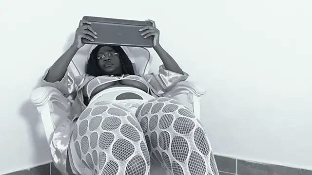 hoot emily online show from September 12, 2025, 5:51 am