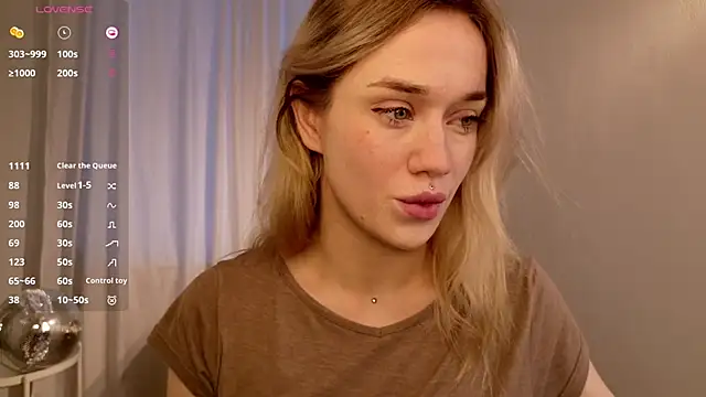 Snapshot of DiscoPotato chatting on October 10, 2025, 12:28 pm DiscoPotato online show from October 10, 2025, 12:28 pm