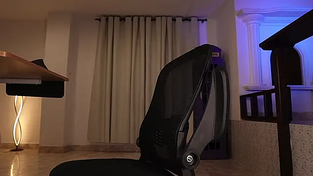 vaniaa95 online show from October 17, 2025, 12:25 am