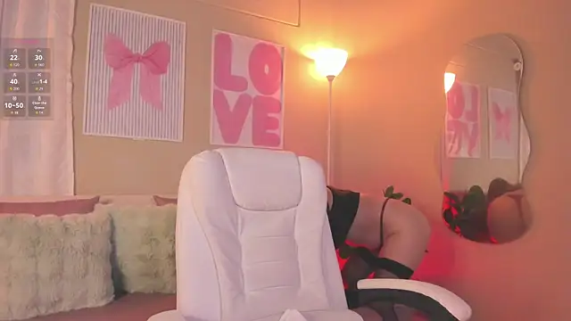 Snapshot of kissme_cutie chatting on November 3, 2025, 7:50 pm kissme cutie online show from November 3, 2025, 7:50 pm