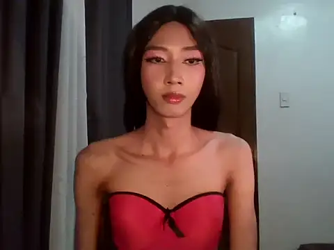 Snapshot of YourTiffanyX chatting on June 15, 2026, 7:35 pm YourTiffanyX online show from June 15, 2026, 7:35 pm