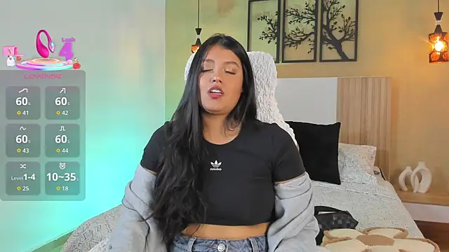 Snapshot of Camila_Bustamante chatting on October 7, 2025, 3:13 pm Camila Bustamante online show from October 7, 2025, 3:13 pm