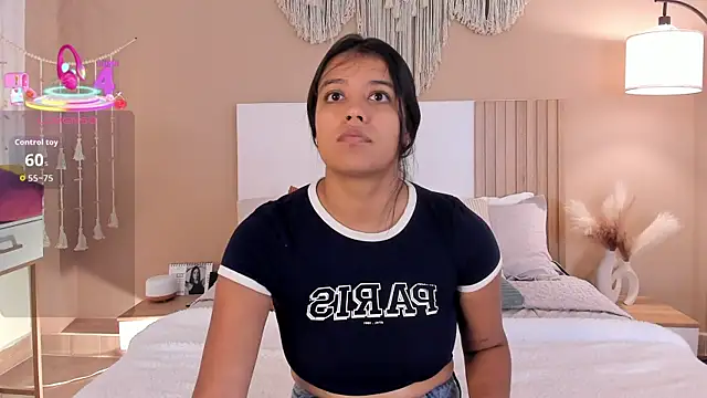 Camila Bustamante online show from April 19, 2026, 1:45 pm