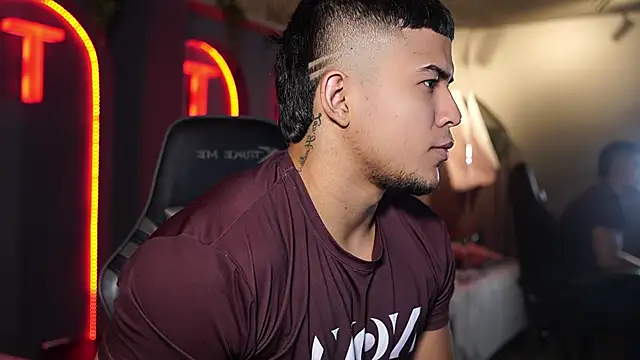 Thiago Valente online show from April 18, 2026, 1:02 pm