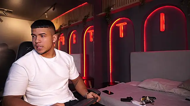 Thiago Valente online show from April 20, 2026, 1:13 pm