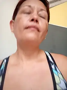 marinita13 online show from February 7, 2026, 5:43 pm