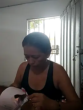 marinita13 online show from November 19, 2025, 4:07 pm