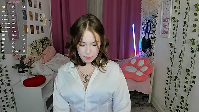 LanaRoselle online show from March 6, 2026, 9:32 pm