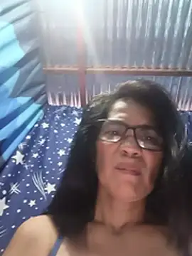 Snapshot of ImYourWoman_55 chatting on July 19, 2026, 9:33 pm ImYourWoman 55 online show from July 19, 2026, 9:33 pm