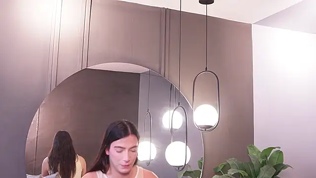 Ariaa Isabell online show from April 9, 2026, 6:36 pm