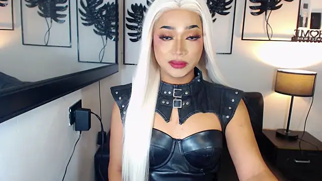 Snapshot of foxclassyramona_ts chatting on May 9, 2026, 11:24 am foxclassyramona ts online show from May 9, 2026, 11:24 am