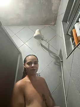 Chloe Leaozinho online show from November 22, 2025, 11:36 pm