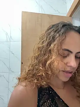 Snapshot of Chloe_Leaozinho chatting on October 13, 2025, 8:32 pm Chloe Leaozinho online show from October 13, 2025, 8:32 pm