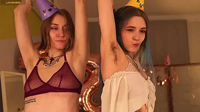 violetesa online show from November 7, 2025, 2:21 pm