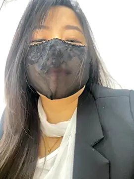 xiao-mo520 online show from November 3, 2025, 12:09 pm