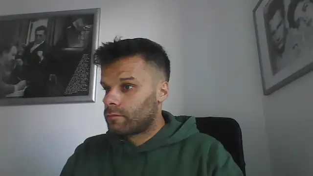 Snapshot of FROCETTO93 chatting on October 9, 2025, 2:39 pm FROCETTO93 online show from October 9, 2025, 2:39 pm