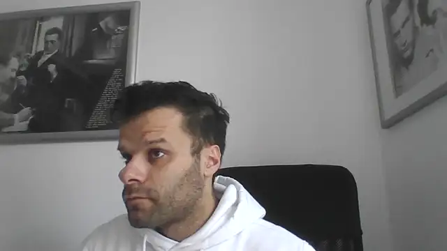 Snapshot of FROCETTO93 chatting on December 19, 2025, 1:24 pm FROCETTO93 online show from December 19, 2025, 1:24 pm