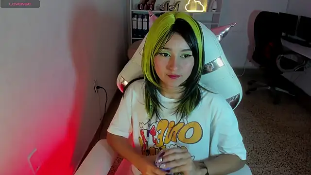 Snapshot of Molly_sweetlove chatting on November 10, 2025, 6:24 pm Molly sweetlove online show from November 10, 2025, 6:24 pm