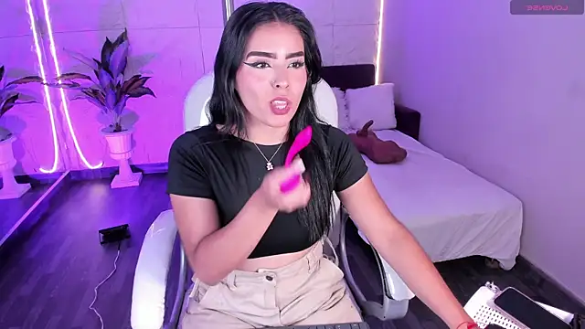 LovelyEyesx online show from December 22, 2025, 5:13 pm