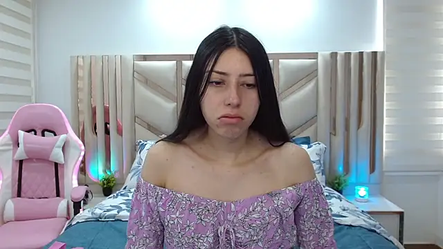 violett star1 online show from December 22, 2025, 2:17 pm