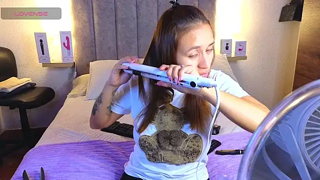 Snapshot of juliana-mancini chatting on November 12, 2025, 8:01 pm juliana-mancini online show from November 12, 2025, 8:01 pm