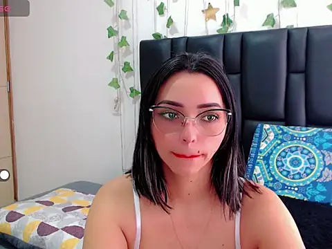 sara arias00 online show from September 25, 2025, 4:57 pm