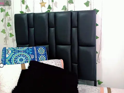 sara arias00 online show from September 29, 2025, 12:55 pm