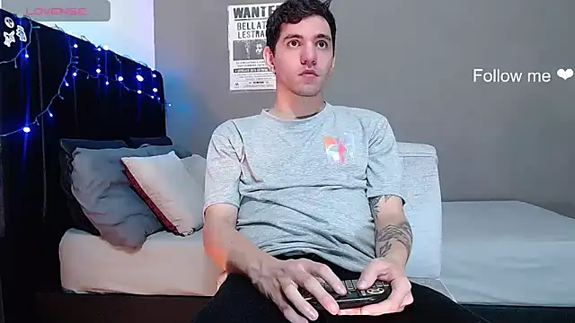 Matteo12  online show from December 21, 2025, 4:47 am