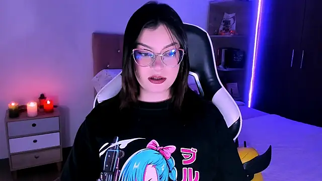 OphelianaRose33 online show from November 30, 2025, 9:15 pm