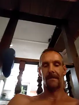 Snapshot of Hungwell1515 chatting on October 19, 2025, 2:14 am Hungwell1515 online show from October 19, 2025, 2:14 am