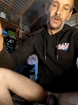 Snapshot of Hungwell1515 chatting on November 17, 2025, 2:21 pm Hungwell1515 online show from November 17, 2025, 2:21 pm