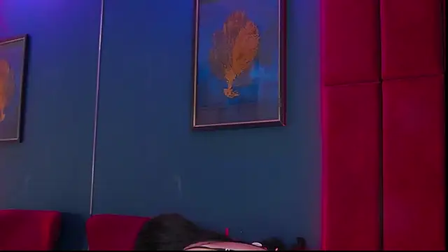 AdelynnReeds online show from November 19, 2025, 6:46 am