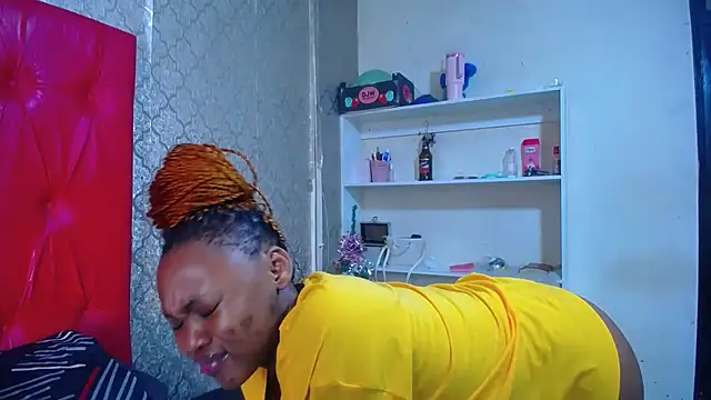 ItsMsBankss02 online show from November 19, 2025, 7:19 am