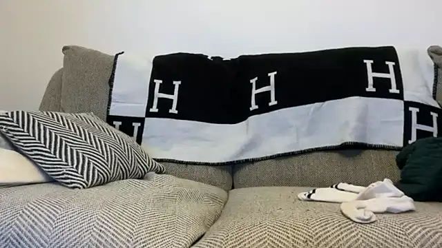 That English Rose  online show from October 20, 2025, 5:42 am