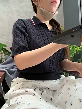 Linh 2004 online show from March 18, 2026, 5:10 am