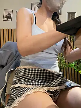 Snapshot of Linh_2004 chatting on May 24, 2026, 6:13 am Linh 2004 online show from May 24, 2026, 6:13 am