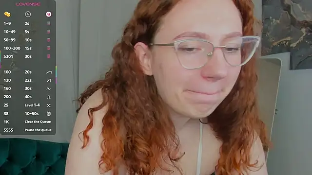 ellie coy  online show from December 22, 2025, 1:22 pm