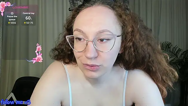 ellie coy  online show from October 21, 2025, 7:30 am