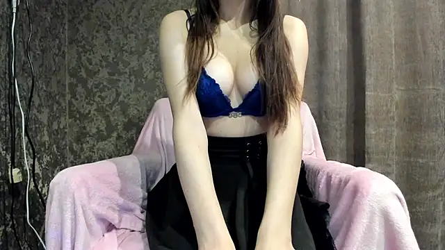  Venesa  online show from December 15, 2025, 7:09 pm