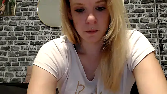 SexyMilf 37 online show from June 11, 2026, 8:50 pm