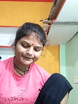 Hot mirchjii online show from November 3, 2025, 4:28 am