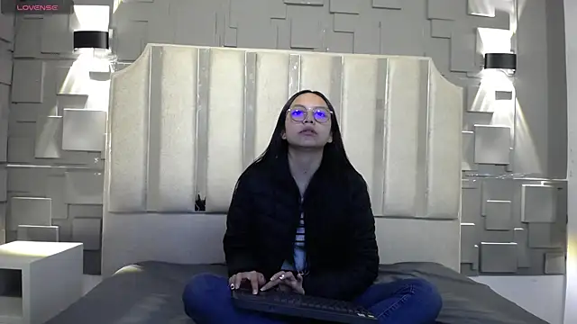 katalina07 1 online show from April 18, 2026, 2:52 pm